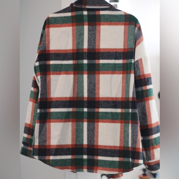 Cozy fall/winter perfect Long sleeve plaid button down Shacket style - Picture 5 of 5